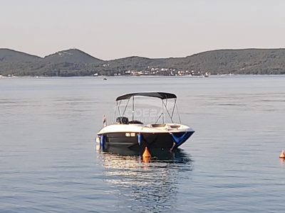Motorový člun: BAYLINER E5.