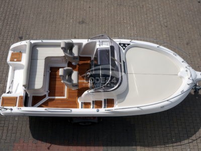 Motorový kajutový člun SD 650