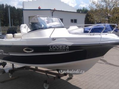 Motorový kajutový čln SC 570