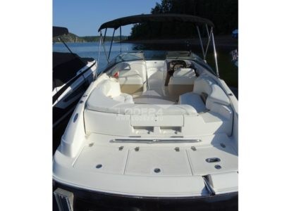 motorový člun Regal 2400 LSR