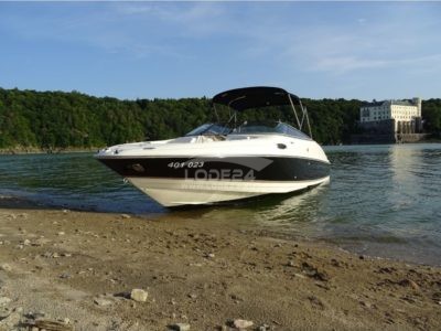 motorový člun Regal 2400 LSR