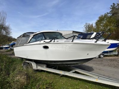 Motorová loď s kajutou 225HP