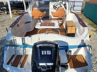Kajutová lod Quicksilver 620