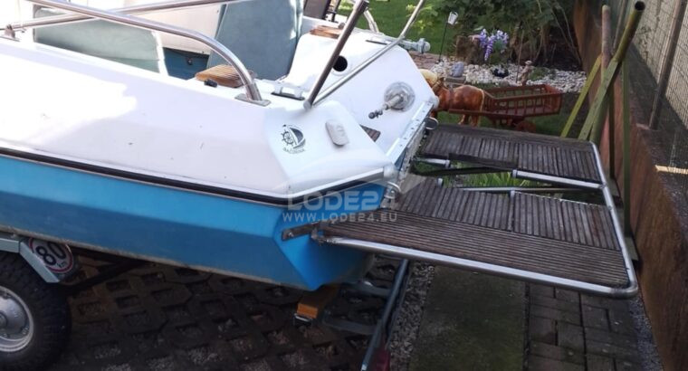 predám čln s prívesom