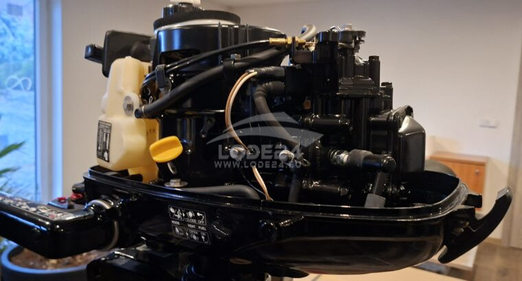 Lodný motor Mercury 5
