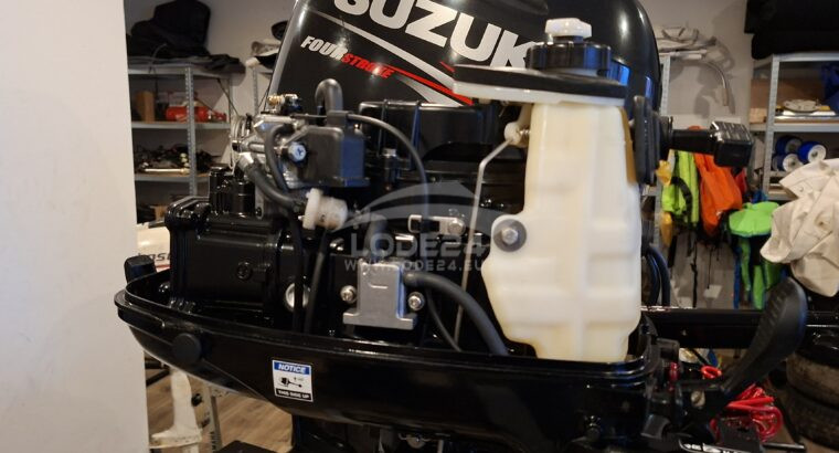 Lodný motor Mercury 5
