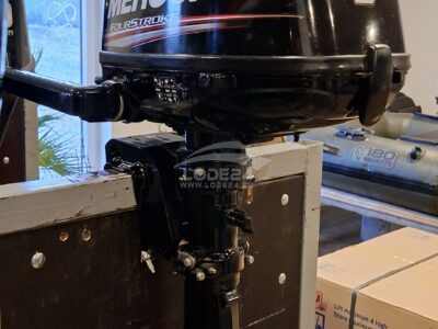 Lodný motor Mercury 5