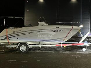 AM 560